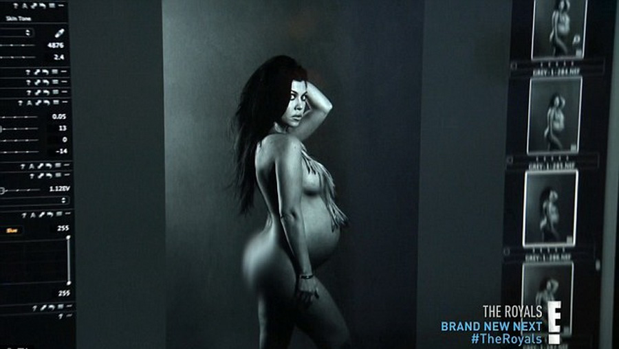 Kourtney kardashian nude photo gallery