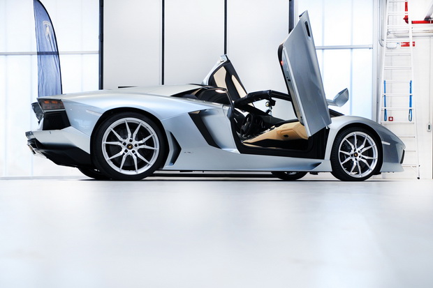 lamborgini-go-pretstavi-aventador-lp-700-4-roadster-12