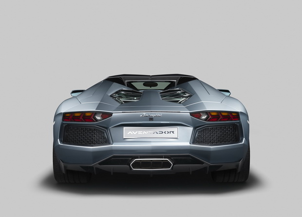 lamborgini-go-pretstavi-aventador-lp-700-4-roadster-15