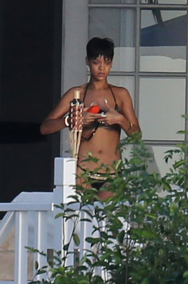 rihanna-e-zrtva-na-demnac-vo-barbados-2