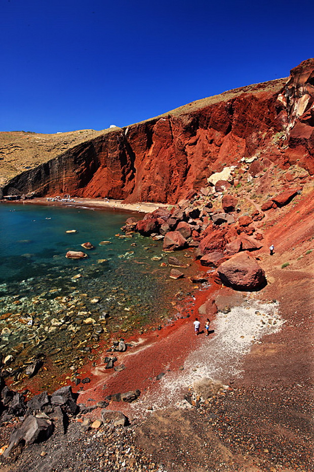 crvenata-plaza-na-santorini-03