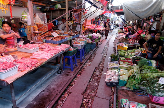 vaka-izgleda-eden-sosema-obicen-market-vo-tajland-foto-01