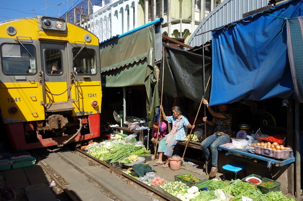 vaka-izgleda-eden-sosema-obicen-market-vo-tajland-foto-04