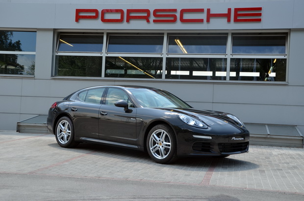 noviot-luksuzen-i-moken-porsche-panamera-na-zeskiot-skopski-asfalt-02