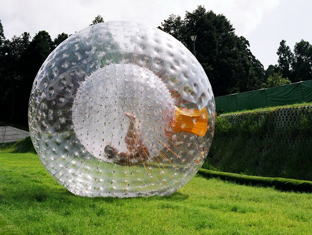 zorbing-novo-iskustvo-za-adrenalinskite-zavisnici-02