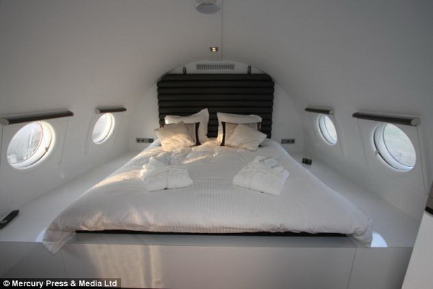 nokjevanje-vo-hotel-so-sauna-vgraden-vo-avion-cini-300-funti-4