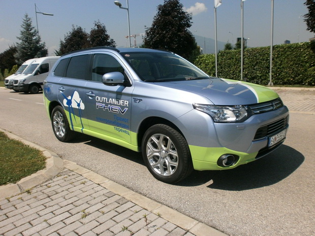 prviot-elektrohibriden-terenec-vo-svetot-mitsubishi-outlander-phev-pristigna-vo-makedonija-03