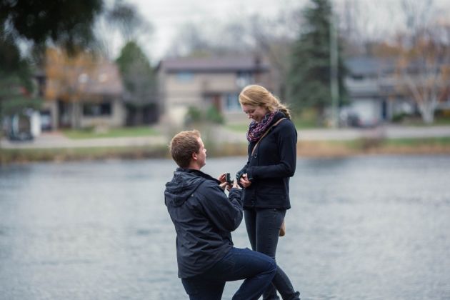 fotograf-skrien-vo-kontejner-napravil-romanticni-fotografii-od-tajno-zaprosuvanje-01