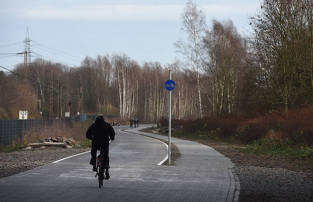 vo-germanija-kako-se-cuva-cistiot-vozduh-vo-germanija-se-gradi-prv-avtopat-za-velosipedisti-1.jpg