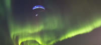 so-paraglajder-niz-aurora-borealis-povekje.jpg