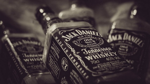 zoshto-se-pojavuva-brojot-7-na-sekoe-shishe-jack-daniels-01.jpg