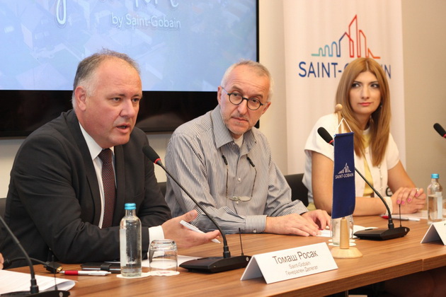 fondacijata-saint-gobain-initiatives-dodeli-grant-na-habitat-makedonija-za-proektot-energetska-efikasnost-za-zdruzenieto-na-penzioneri-vo-kavadarci-01.jpg