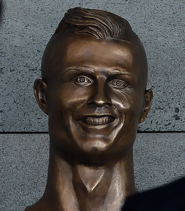 bronzenata-statua-na-ronaldo-koja-site-ja-ismevaa-dobi-unapredena-verzija-01.jpg