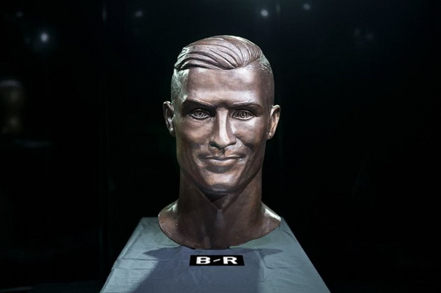 bronzenata-statua-na-ronaldo-koja-site-ja-ismevaa-dobi-unapredena-verzija-08.jpg