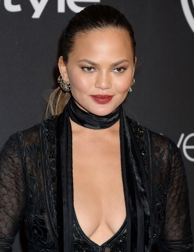 so-john-legend-imav-seks-na-prviot-sostanok-izjavata-na-chrissy-teigen-gi-predizvika-tviterdjiite-03.jpg