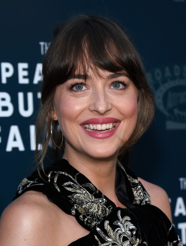 dakota-johnson-ja-zatvori-dupkata-pomegju-zabite-tviterdjiite-poludea-04.jpg