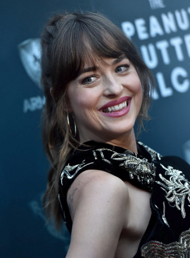 dakota-johnson-ja-zatvori-dupkata-pomegju-zabite-tviterdjiite-poludea-05.jpg