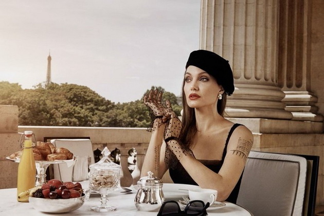 angelina-jolie-elegantna-i-zenstvena-za-italijanskata-grazia-07.jpg