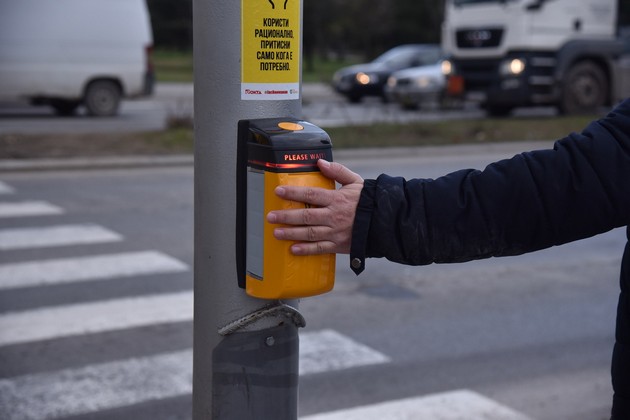 skopje-dobi-mehanizmi-za-regulacija-na-peshachkite-premini-donacija-od-okta-01.jpg