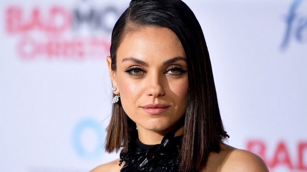 zoshto-mila-kunis-ima-razlichna-boja-na-ochite-02.JPG