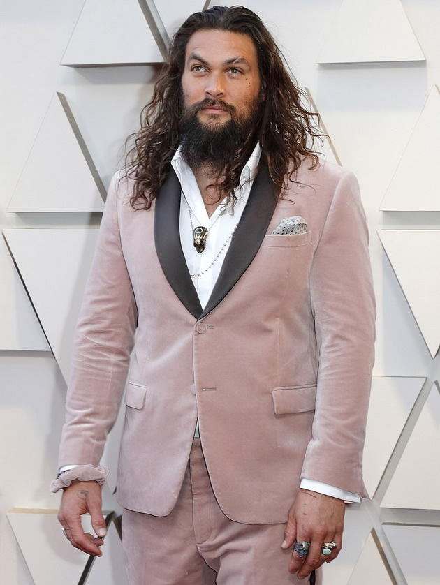 djejson-momoa-povtorno-vo-rozovo-pokazhuva-deka-e-eden-od-najgolemite-fraeri-vo-holivud-foto-06.jpg