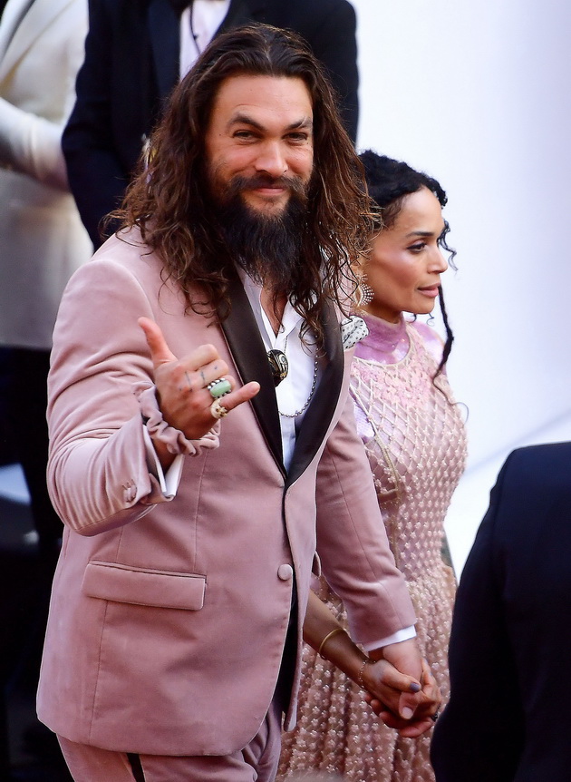 djejson-momoa-povtorno-vo-rozovo-pokazhuva-deka-e-eden-od-najgolemite-fraeri-vo-holivud-foto-08.jpg