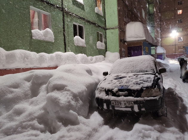 norilsk-najseverniot-grad-vo-rusija-izgleda-volshebno-posle-5-dnevnata-snezhna-bura-foto-09.jpg