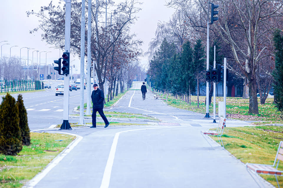 novi-urbani-klupi-na-250-lokacii-niz-skopje-na-nekoi-od-niv-odmara-i-berni-foto17.jpg