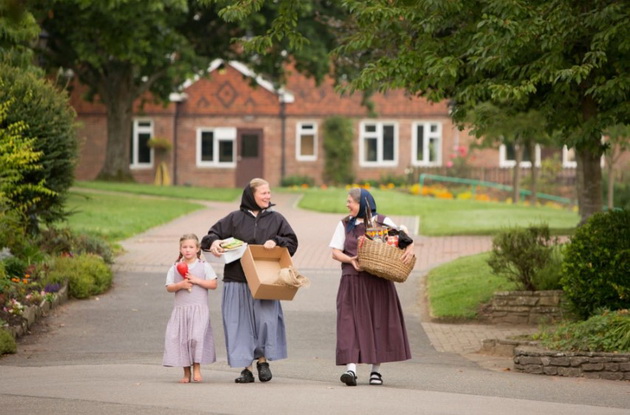 zabraneti-telefoni-zdolnishta-do-gluzhdovi-detali-za-zhivotot-vo-religiozna-sekta-vo-velika-britanija-04.jpg