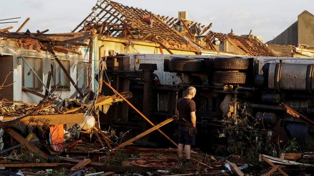 tornado-go-opustoshi-jugoistochniot-del-na-cheshka-ima-zhrtvi-i-povredeni-foto-video-04.jpg