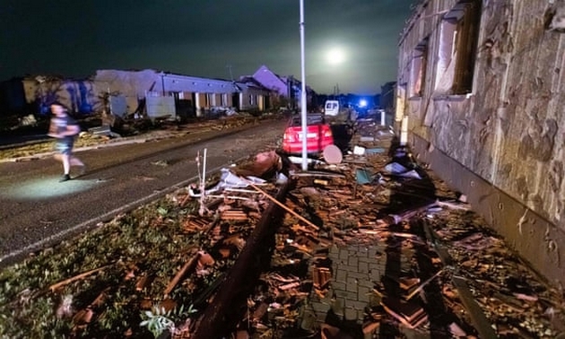 tornado-go-opustoshi-jugoistochniot-del-na-cheshka-ima-zhrtvi-i-povredeni-foto-video-06.jpg