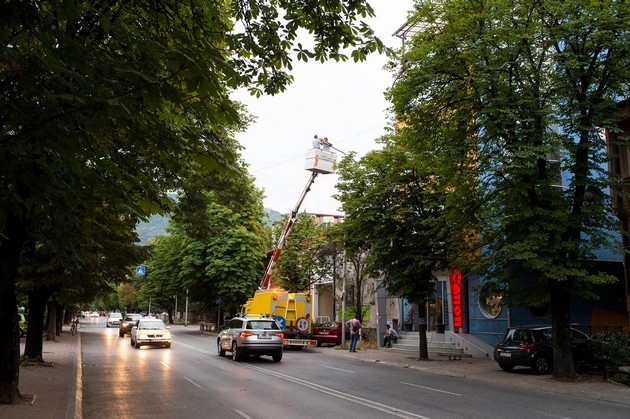 grad-skopje-gi-zamenuva-obichnite-i-stari-so-novi-moderni-led-svetilki-del-od-proektot-smart-siti-05.JPG