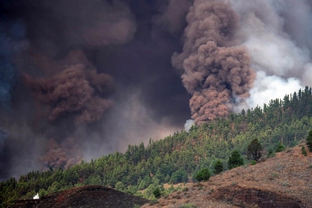 lavata-progolta-nad-100-kukji-mornichavi-fotografi-i-videa-od-erupcijata-na-vulkanot-na-shpanskiot-ostrov-la-palma-07.JPG