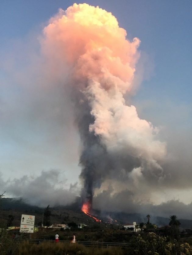 lavata-progolta-nad-100-kukji-mornichavi-fotografi-i-videa-od-erupcijata-na-vulkanot-na-shpanskiot-ostrov-la-palma-08.JPG