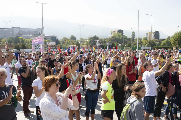 shilegov-skopje-pokazhuva-deka-e-evropska-metropola-golem-domakjin-i-profesionalen-organizator-na-masoven-spektakl-kako-maratonot-06.jpg