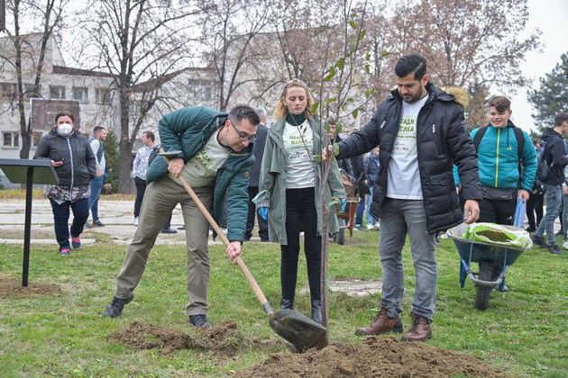 zasadeni-se-prvite-zhelbi-za-poubava-idnina-vo-srednoto-uchilishte-8-mi-septemvri-vo-skopje-01.jpg