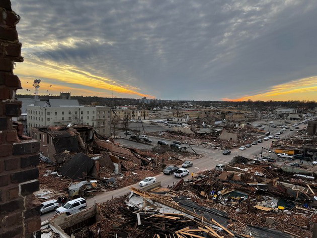 razurnuvachkata-mokj-na-tornadoto-odblisku-sceni-od-katastrofata-vo-sad-shto-kje-ve-naezhat-foto-07.jpg