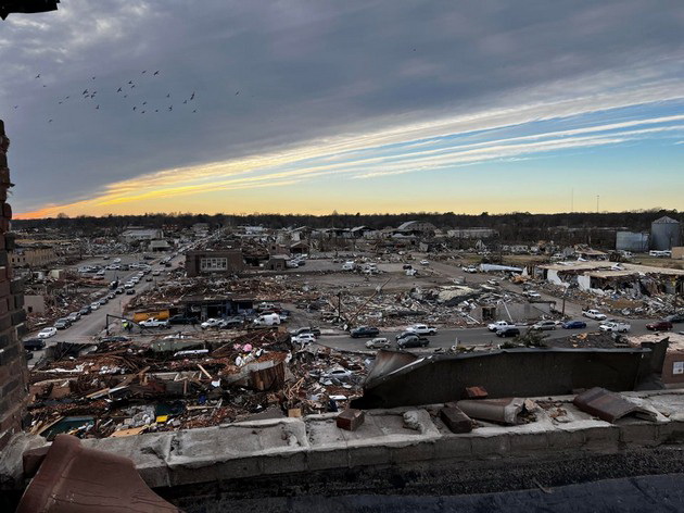 razurnuvachkata-mokj-na-tornadoto-odblisku-sceni-od-katastrofata-vo-sad-shto-kje-ve-naezhat-foto-08.jpg