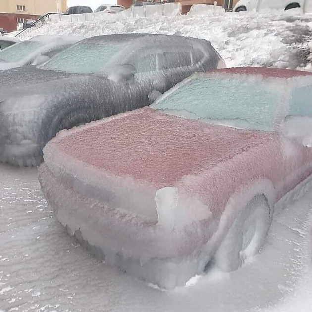 zamrznati-shtekeri-vrata-blokirana-so-sneg-zimski-fotografii-koi-pokazhuvaat-kako-izgleda-studot-shirum-svetot-10.jpg