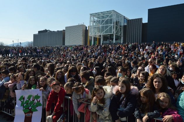 dajte-muzika-so-najposeteniot-muzichki-koncert-dosega-vo-ist-gejt-mol-ljubovta-kon-muzikata-e-centar-na-zabavata-za-site-deca-03.jpg