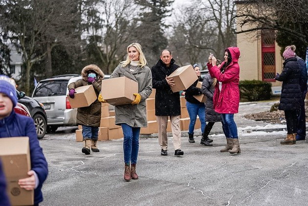 ivanka-tramp-bez-gram-shminka-so-decata-retko-pojavuvanje-vo-javnost-srede-skandalite-so-nejziniot-tatko-foto-15.jpg