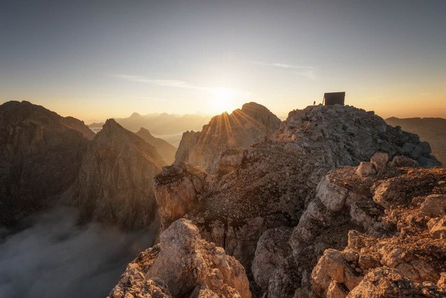 koliba-na-alpite-vo-italija-so-volsheben-pogled-nudi-besplaten-prestoj-no-samo-ako-uspeete-da-stignete-do-tamu-foto-06.jpg