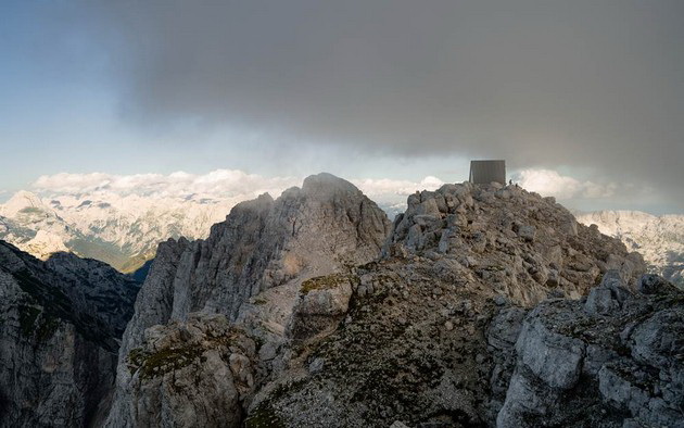 koliba-na-alpite-vo-italija-so-volsheben-pogled-nudi-besplaten-prestoj-no-samo-ako-uspeete-da-stignete-do-tamu-foto-07.jpg