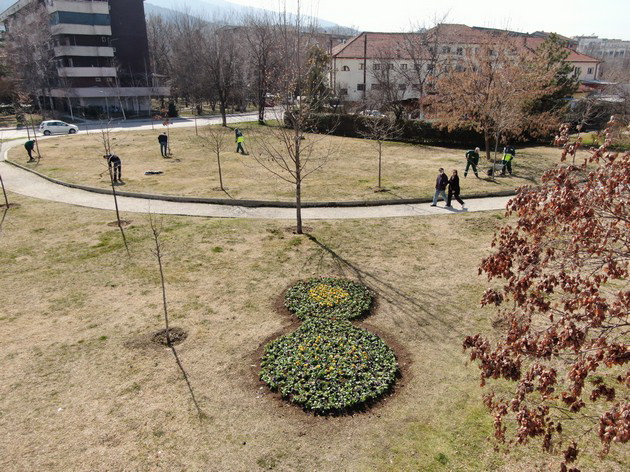 stopanska-banka-ad-skopje-oplemeni-so-cvekje-dve-urbani-lokacii-kako-osmomartovska-chestitka-za-zhenite-01.jpg