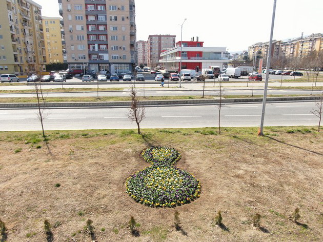 stopanska-banka-ad-skopje-oplemeni-so-cvekje-dve-urbani-lokacii-kako-osmomartovska-chestitka-za-zhenite-02.jpg