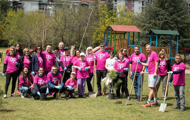 eko-akcija-na-volonteri-od-makedonski-telekom-za-pozeleni-i-pochisti-urbani-sredini-01.jpg