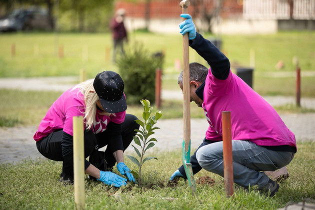 eko-akcija-na-volonteri-od-makedonski-telekom-za-pozeleni-i-pochisti-urbani-sredini-04.jpg