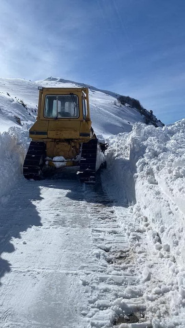 patot-nakaj-galichnik-na-prolet-so-natrupan-sneg-otstrana-e-unikatna-prikazna-foto-06.jpg