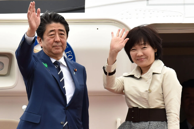 se-ozhenil-za-radio-voditelkata-shto-najostro-go-kritikuvala-nemaat-deca-fakti-za-shinzo-abe-japonskiot-premier-komu-beshe-izvrshen-atentat-06.jpg