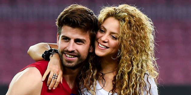 shakira-vo-odlichno-raspolozhenie-dodeka-surfa-vo-shpanija-so-nepoznat-mazh-i-nekolku-prijateli-po-neverstvoto-na-pike-foto-03.jpg